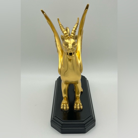 Metropolitan Museum Of Art MMA vintage gold bronze GRIFFIN LION sculpture statue - Picture 5 of 14